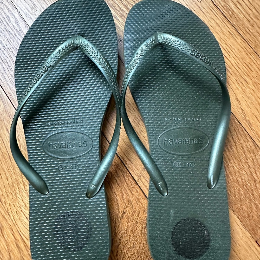 Havaianas size 39-40 perfect condition green flip flops - Picture 2 of 4